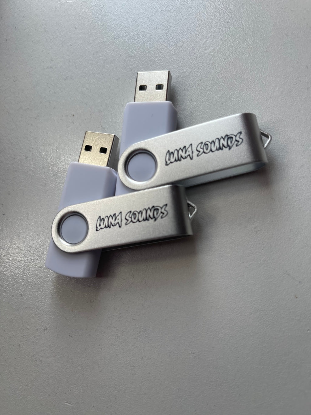 Luna Sounds Tunes USB 8GB 1,200 Tunes Flash Drive Portable Storage Device for Music Lovers